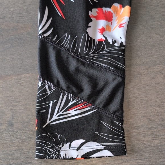 260 Floral Swim Capris - Picture 5 of 10